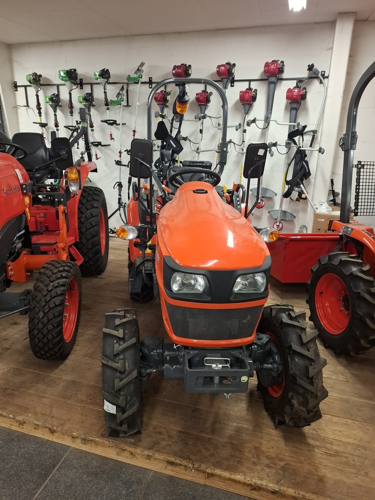 Tracteur KUBOTA 4x4 EK1-261 DT avec roues Agraires av: 6.00-12 ar: 8.3-20- 26cv - 3 cylindres, EK1261DT, KUBOTA EK1261DT-AGR, W30TC00026