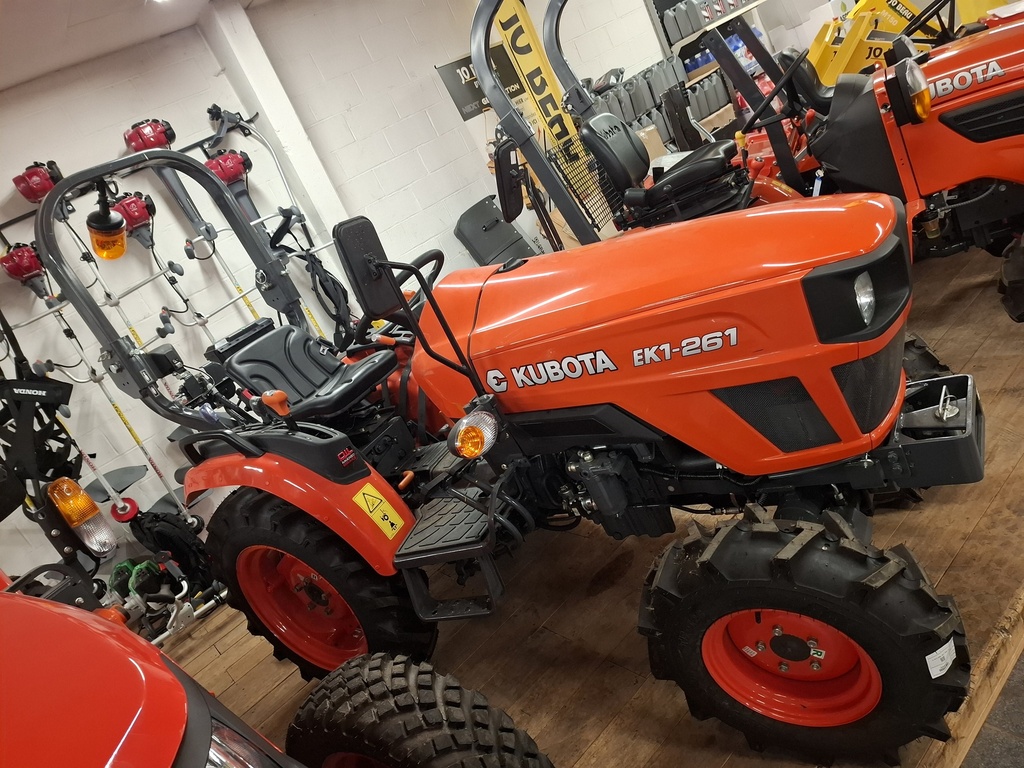 Tracteur KUBOTA 4x4 EK1-261 DT avec roues Agraires av: 6.00-12 ar: 8.3-20- 26cv - 3 cylindres, EK1261DT, KUBOTA EK1261DT-AGR, W30TC00026