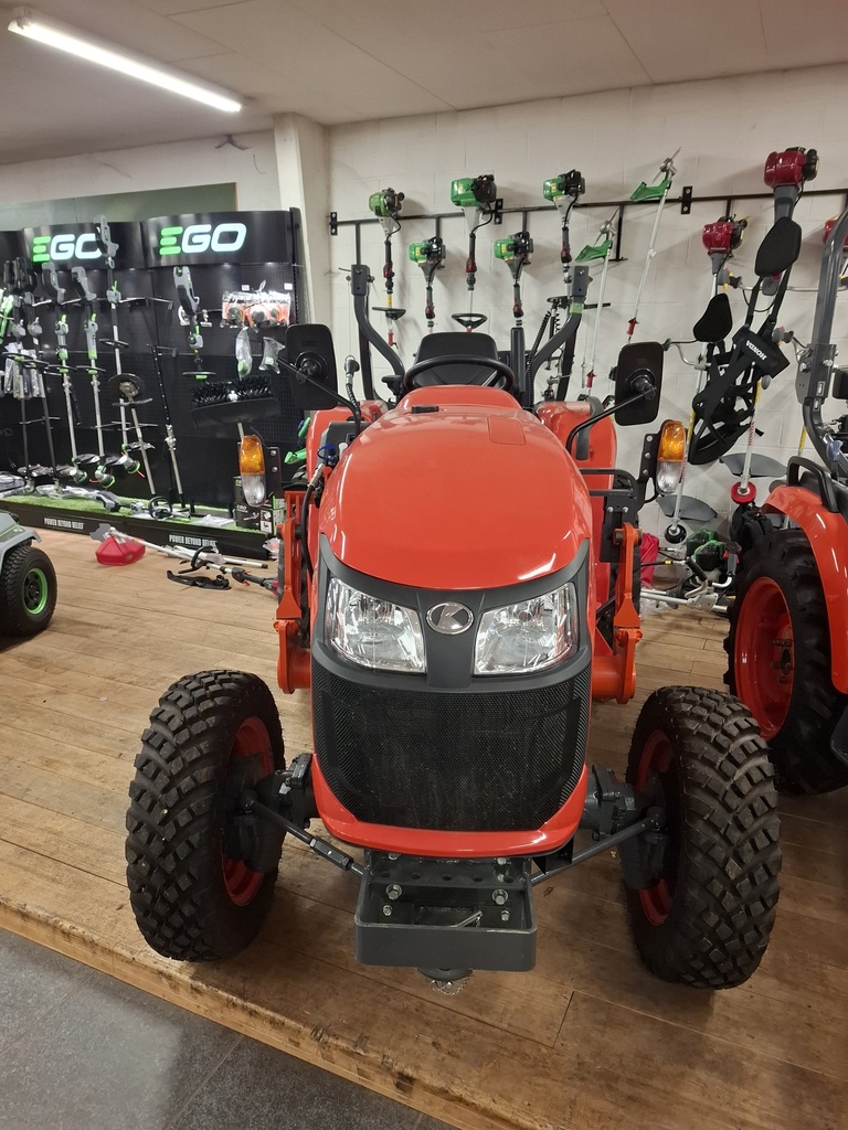 Microtracteur 38cv hydrostatique Kubota L1-382HDW avec roue mixte, siège mécanique et chargeur Kubota LA525 avec 3° fonction et benne à grappin multifonction 172cm attache rapide