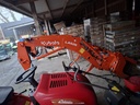 Microtracteur 38cv hydrostatique Kubota L1-382HDW avec roue mixte, siège mécanique et chargeur Kubota LA525 avec 3° fonction et benne à grappin multifonction 172cm attache rapide